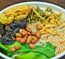 Three Delicacies Snail Noodles