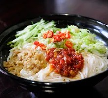Spicy Beef Noodles with Cold Dressing