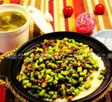 Sour Pickled Beans with Pork Shreds in Clay Pot Rice