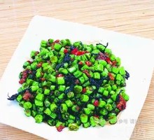 Olives with minced meat and green beans over rice