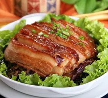 Preserved Vegetable Braised Pork with Rice Noodles