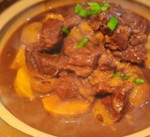 Braised Beef with Small Potatoes