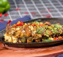 Sautéed Crucian Carp on Iron Plate