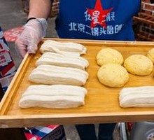 Flower-shaped steamed bun
