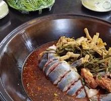 Stir-fried Crucian Carp in Iron Pot