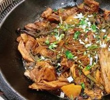 Stewed Goose in Iron Pot