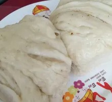 Flower-shaped steamed bun