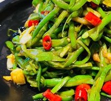 Spicy Stir-Fried String Beans in Clay Pot
