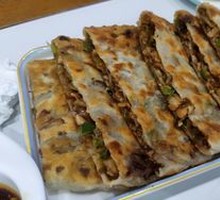 Braised Pork Elbow with Layered Flatbread