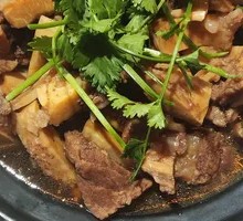 Braised Beef Tendons and Noodles in Clay Pot