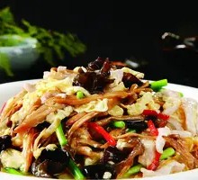 Sour Stir-Fried Egg with Wood Ear Mushrooms