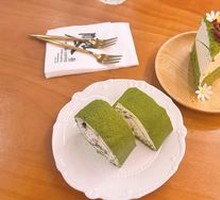 Matcha Cake Roll