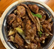 Wooden Bucket Tea Mushroom Braised Chicken