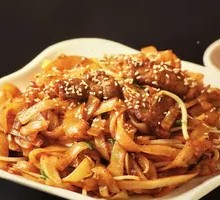 Dry-Fried Beef Rice Noodles