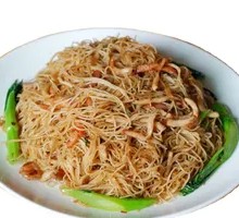 Egg and Pork Stir-Fried Rice Noodles