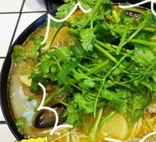 Fried Fish with Broth and Small Pot Rice Noodles