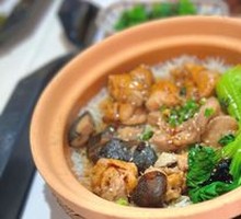 Braised Chicken with Mushrooms in Clay Pot Rice