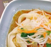 Traditional Hot Rice Noodles
