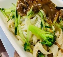 Sesame Sauce Spinach Noodles