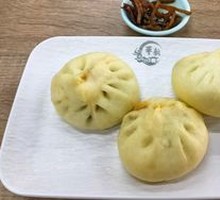 Fresh Pork and Scallion Dumplings