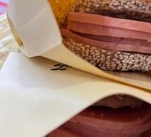 Pork-filled flatbread sandwich