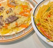 Hand-held rice with meat