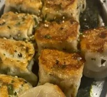 Wok-Style Pork Dumplings with Sauce