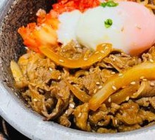Beef Stone Pot Kimchi Egg Rice