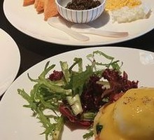 Smoked Salmon Benedict