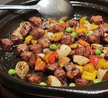 Black Truffle Beef in Clay Pot