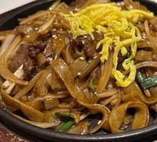 Stir-Fried Beef Rice Noodles