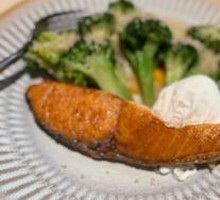 Pan-Seared Salmon with Broccoli and Pumpkin Sauce Salad