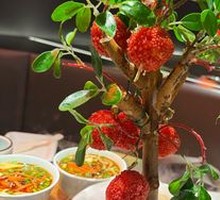 A Horse's Red Dust, the Concubine Smiles