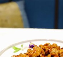 Stir-Fried Chicken with Almonds in Sauce