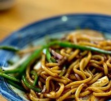 Black Pepper Beef Stir-Fried Udon Noodles