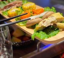 Pig's stomach and chicken hot pot