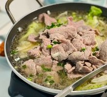 Signature Beef Hot Pot with翘脚
