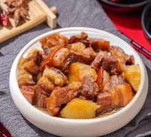 Braised Pork with Potatoes