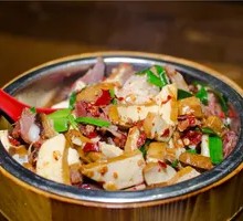 Fragrant Tofu and Preserved Pork in Wooden Bucket Rice
