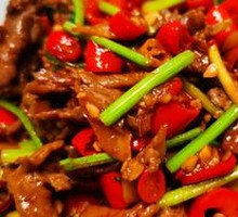 Stir-Fried Beef with Yellow Onion