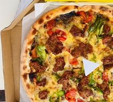 Secret Black Pepper Beef Pizza