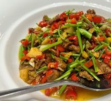 Stir-fried Yellow Beef with Tea Oil