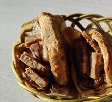 Peking-style baked flatbread with pork belly