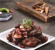 Old Beijing Style Braised Pig Trotters