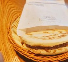 Old Soup Braised Pork in Flatbread