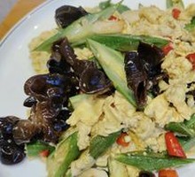 Okra and Black Mushroom Stir-Fried Eggs