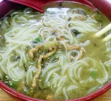 Pickled Cabbage and Pork Noodles