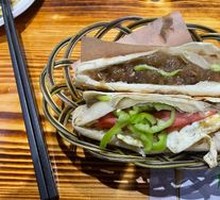 Braised Pork with Flatbread