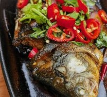 Sautéed Crucian Carp on Iron Plate