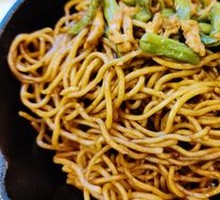 Beijing-style Braised Noodles with Green Beans